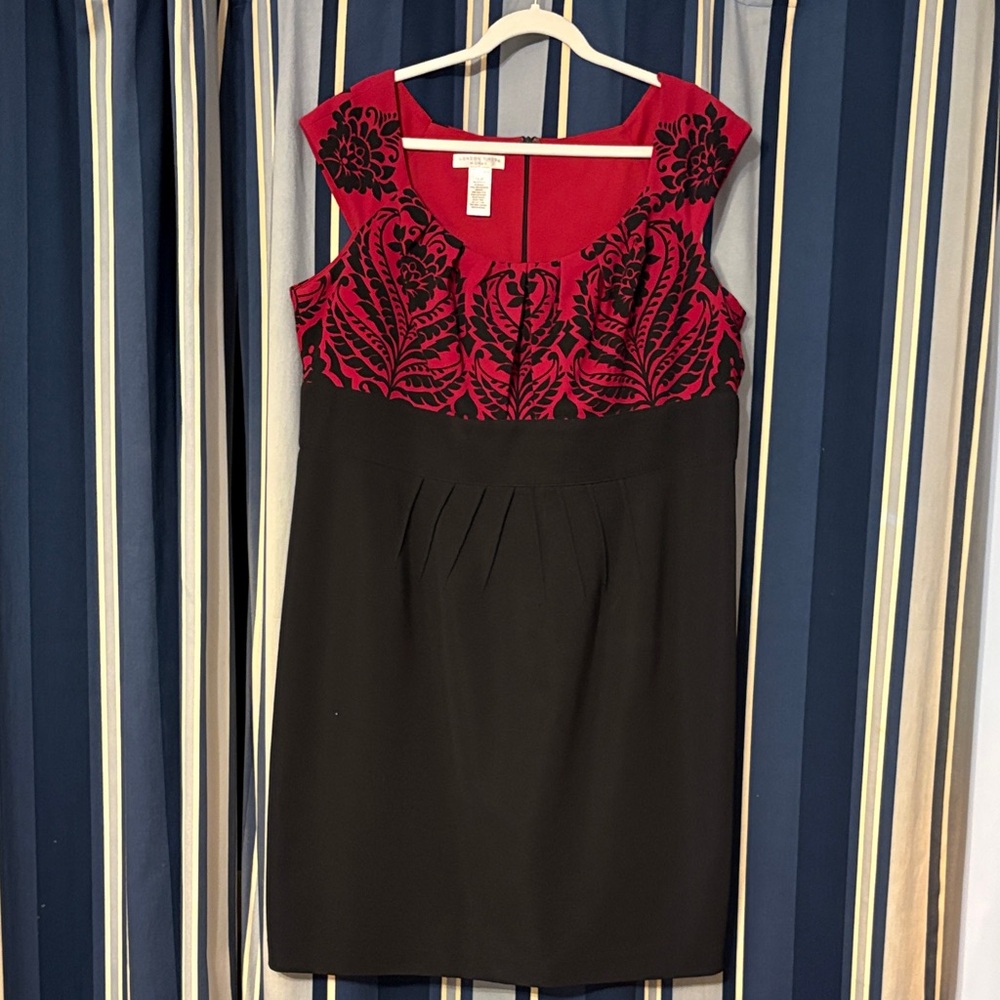 London Times Woman 18W burgundy and black cocktail dress